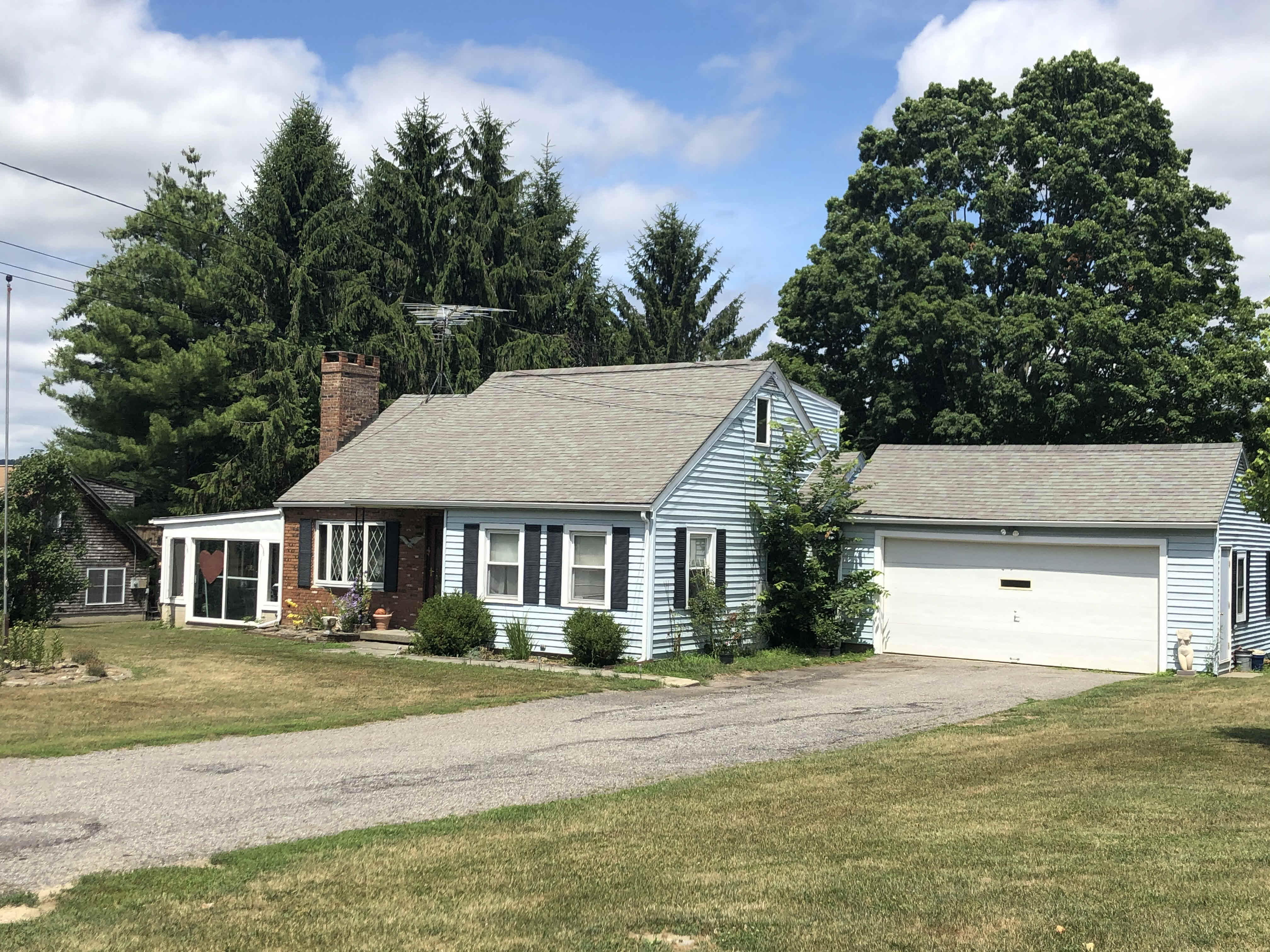 Building photograph for 405 MILLERTON ROAD
